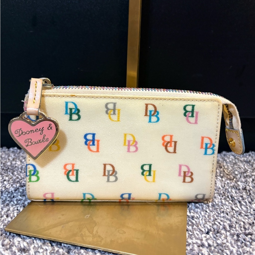 EUC Dooney & Bourke Cream Multicolor Logo Zip Wallet/Clutch!